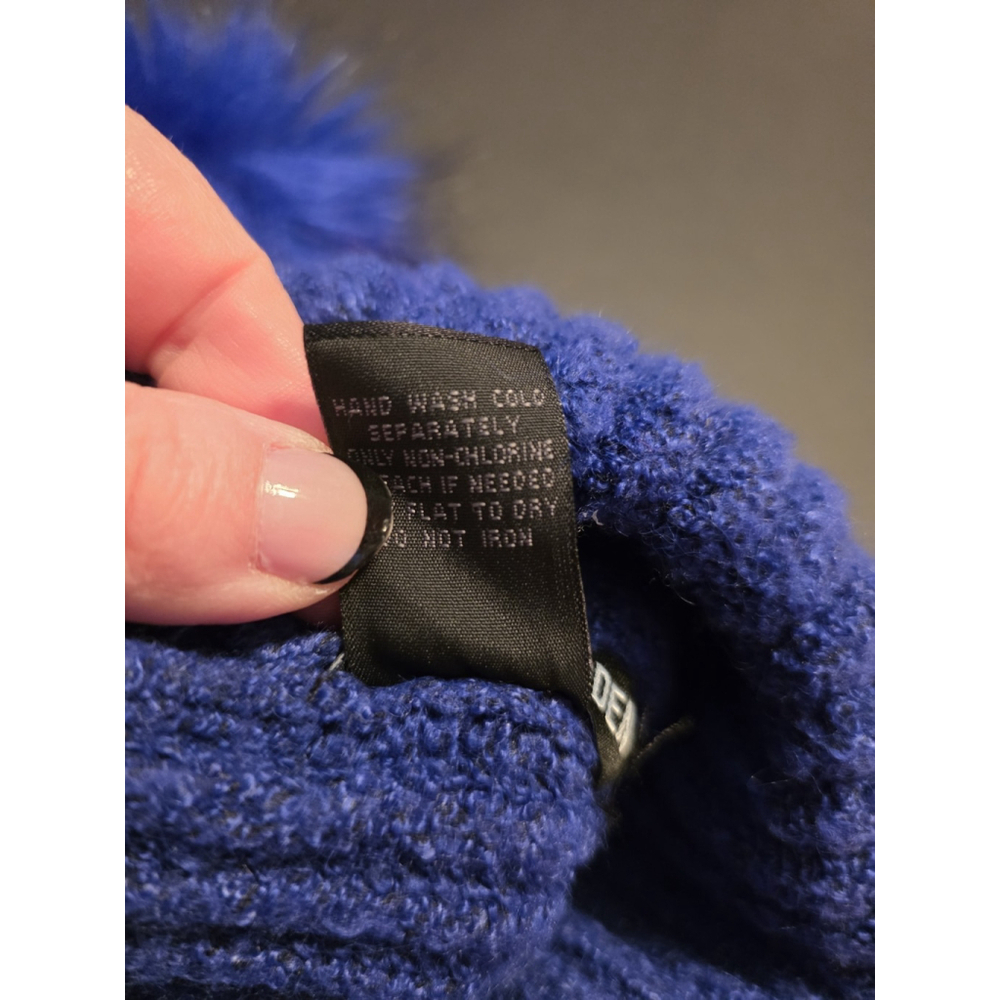 NEW Steve Madden Fuzzy Cloud Knit Faux Fur Pom Pom Beanie Cobalt Blue Winter Hat - Picture 4 of 4